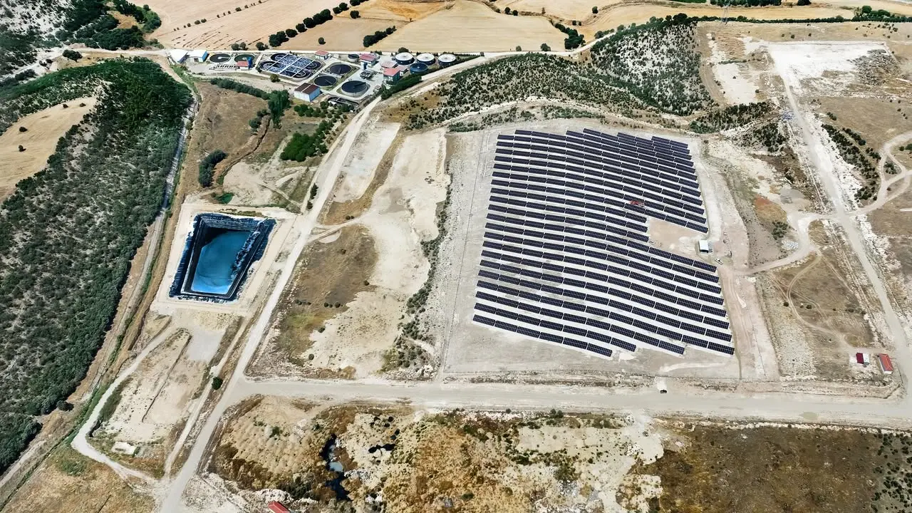 Uşak'ta Yeni GES Tesisinin Kurulumu Tamamlanıyor