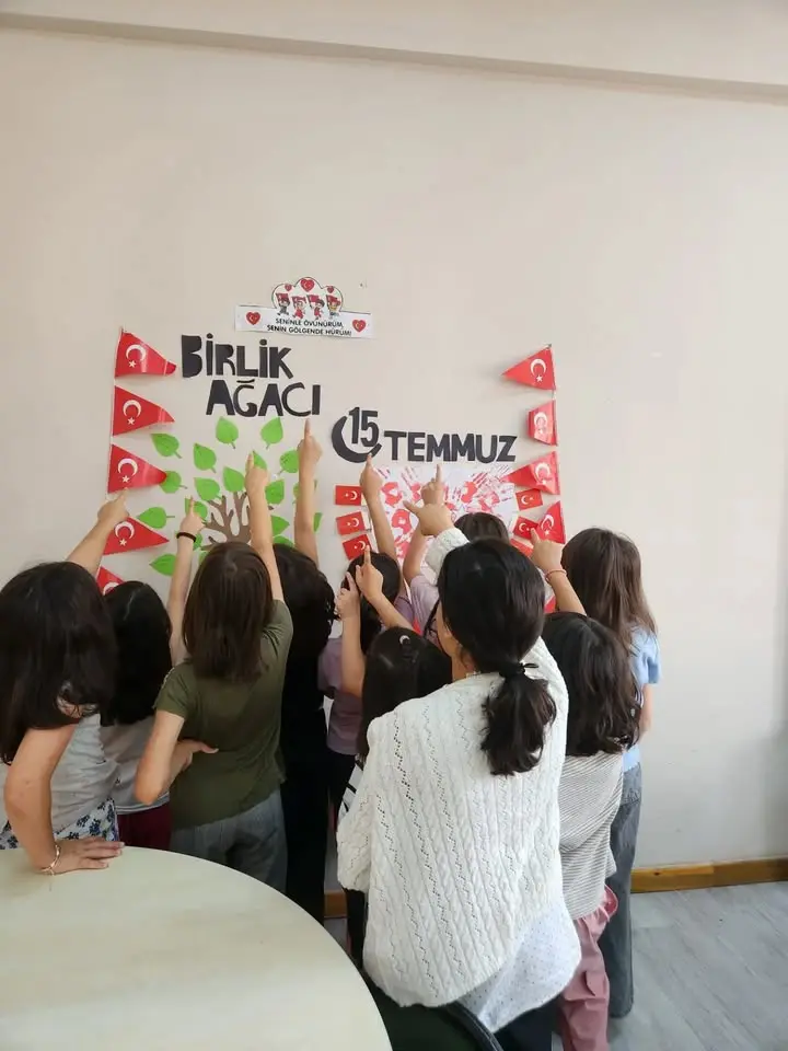 Çocuklar 15 Temmuz'u anmak için etkinlik düzenledi