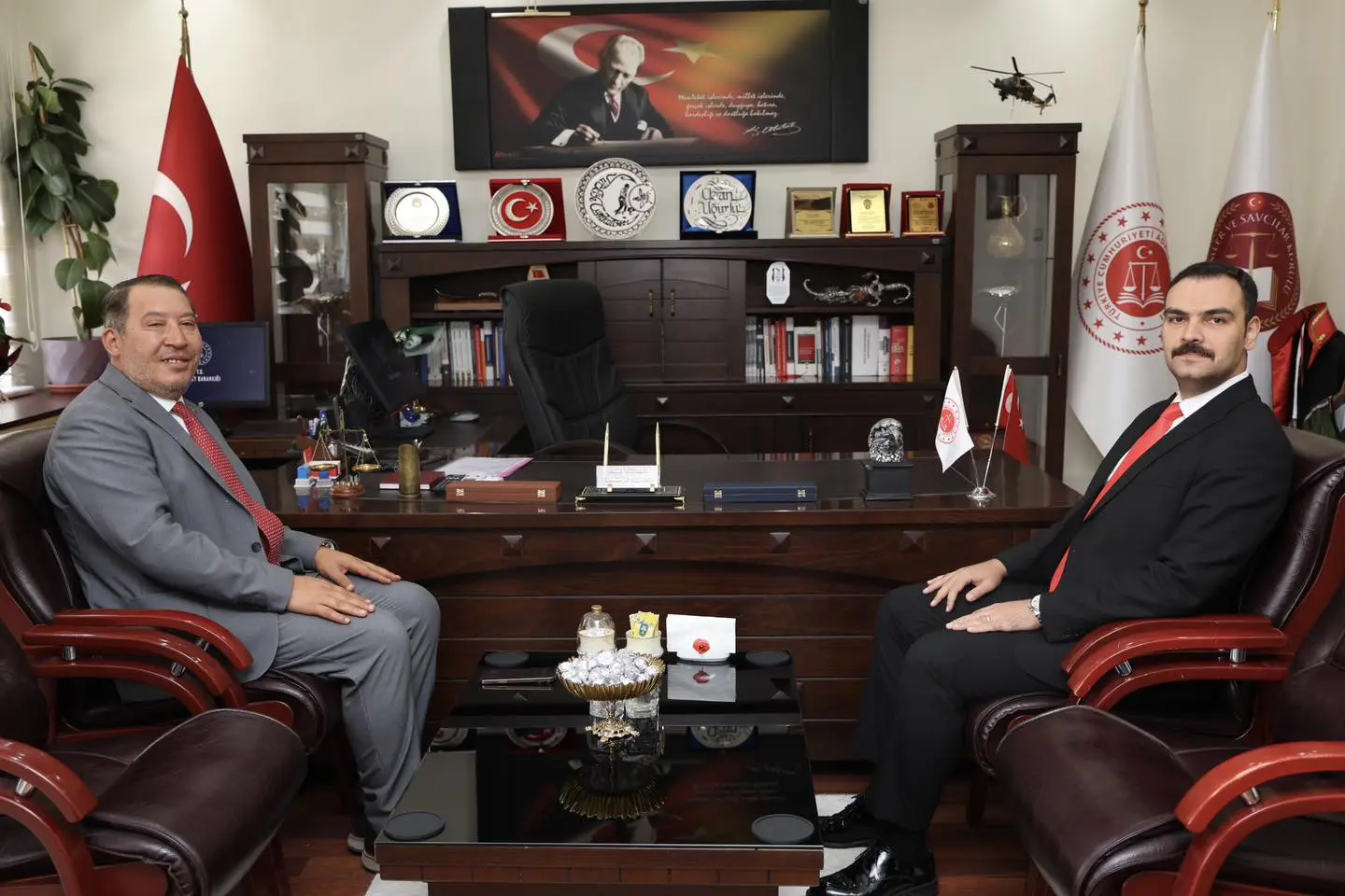 Dinar Belediye Başkanı'ndan yeni savcıya ziyaret