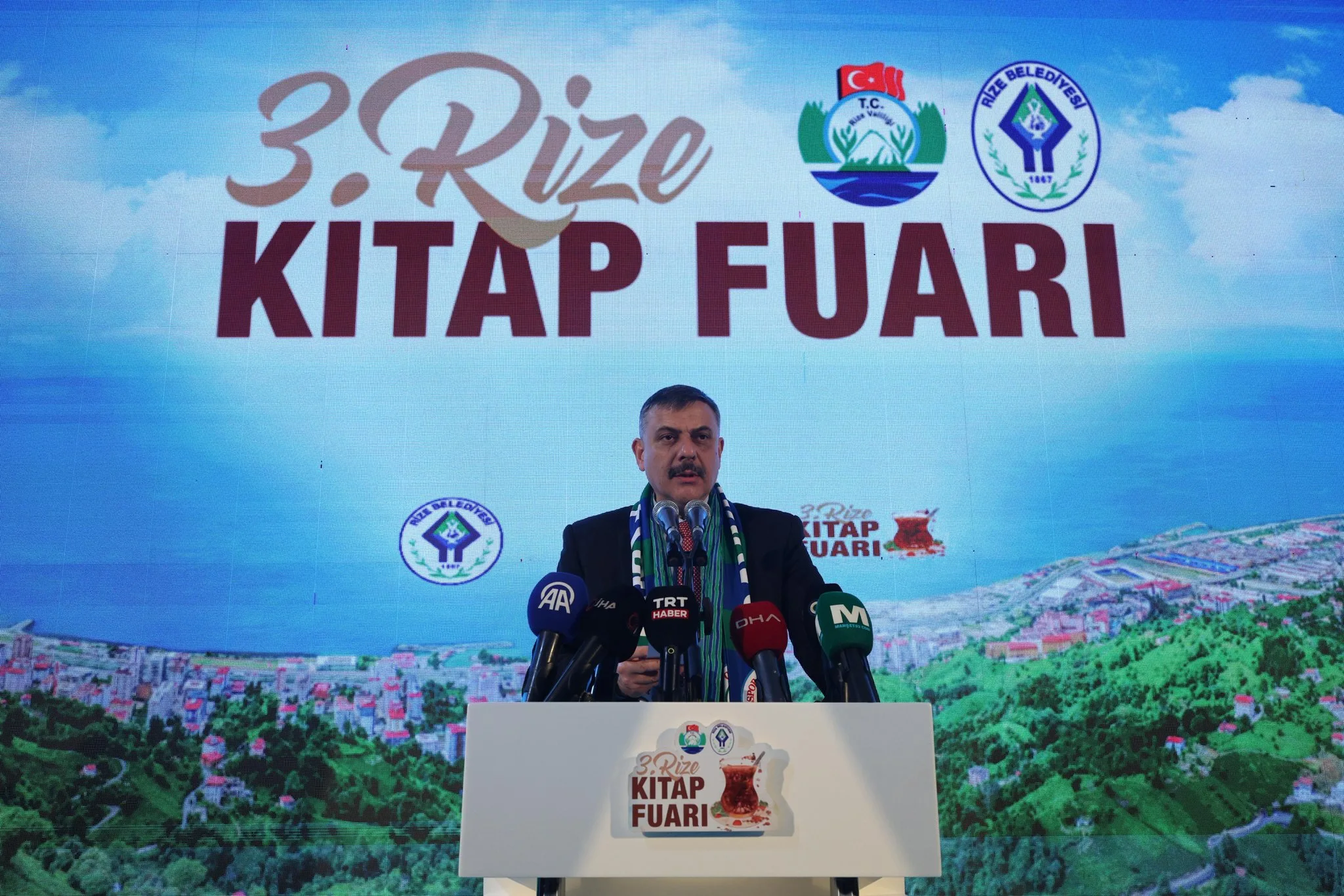 İçişleri Bakanı, Rize Kitap Fuarı'na katıldı