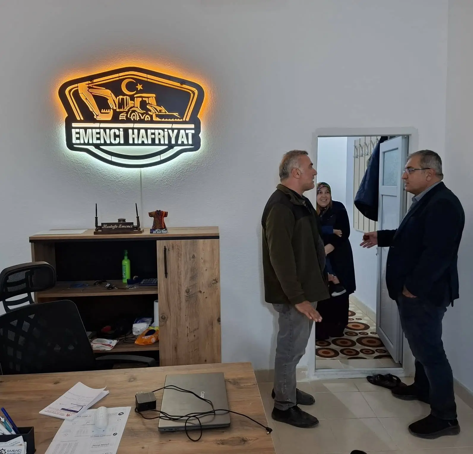 Başkan Ünlü Esnafı Ziyaret Etti