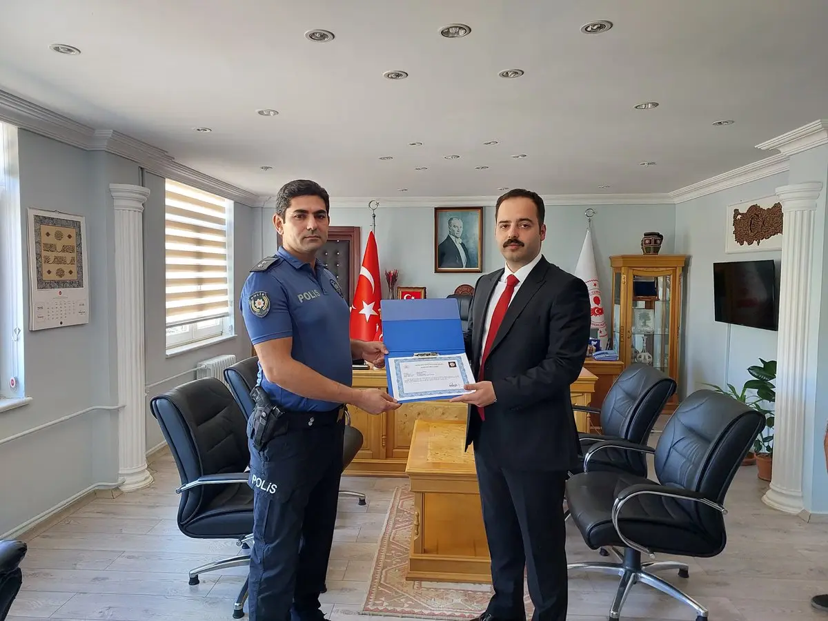 Kaymakam Adem Levent'ten Başarı Belgeleri Takdimi
