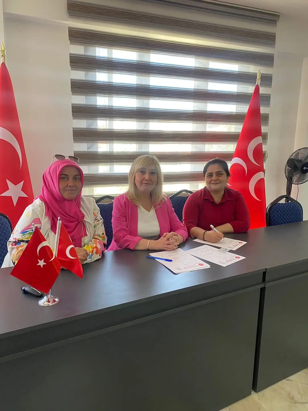Zeynep Karakuş MHP'ye katıldı