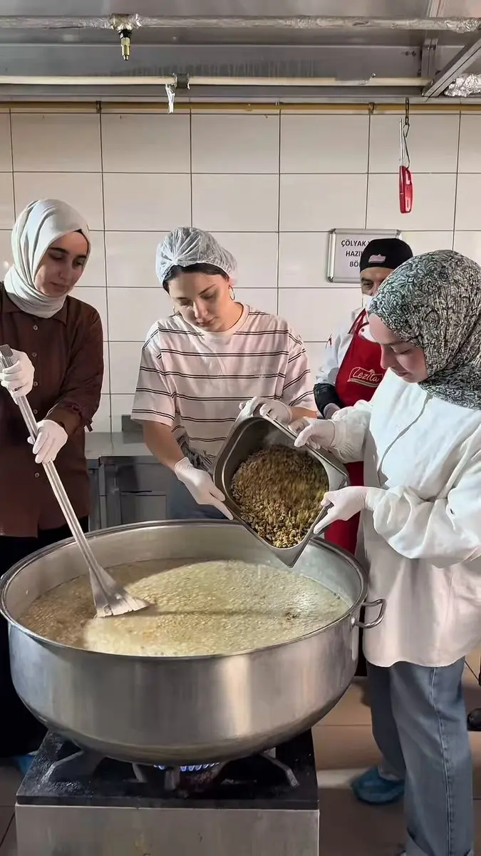 Bacım Sultan Yurdu'nda Aşure Etkinliği Düzenlendi