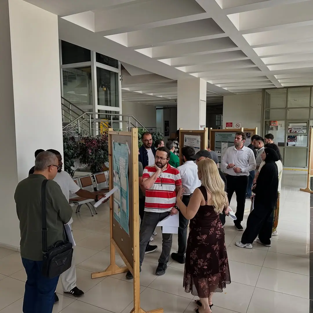 İnşaat Mühendisliği Öğrencileri Poster Sergisi Düzenledi