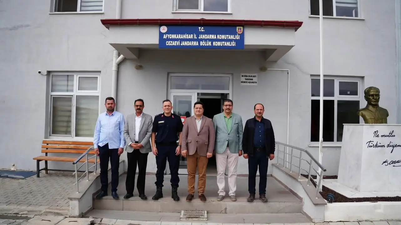 Bolvadin Belediyesi'nden Cezaevi Komutanına Ziyaret