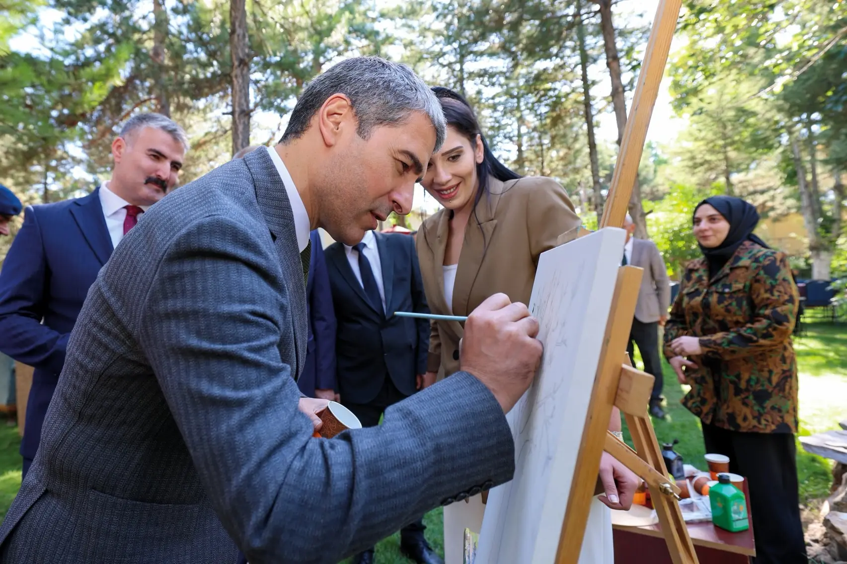 Vali Aktaş, sergiyi ziyaret etti