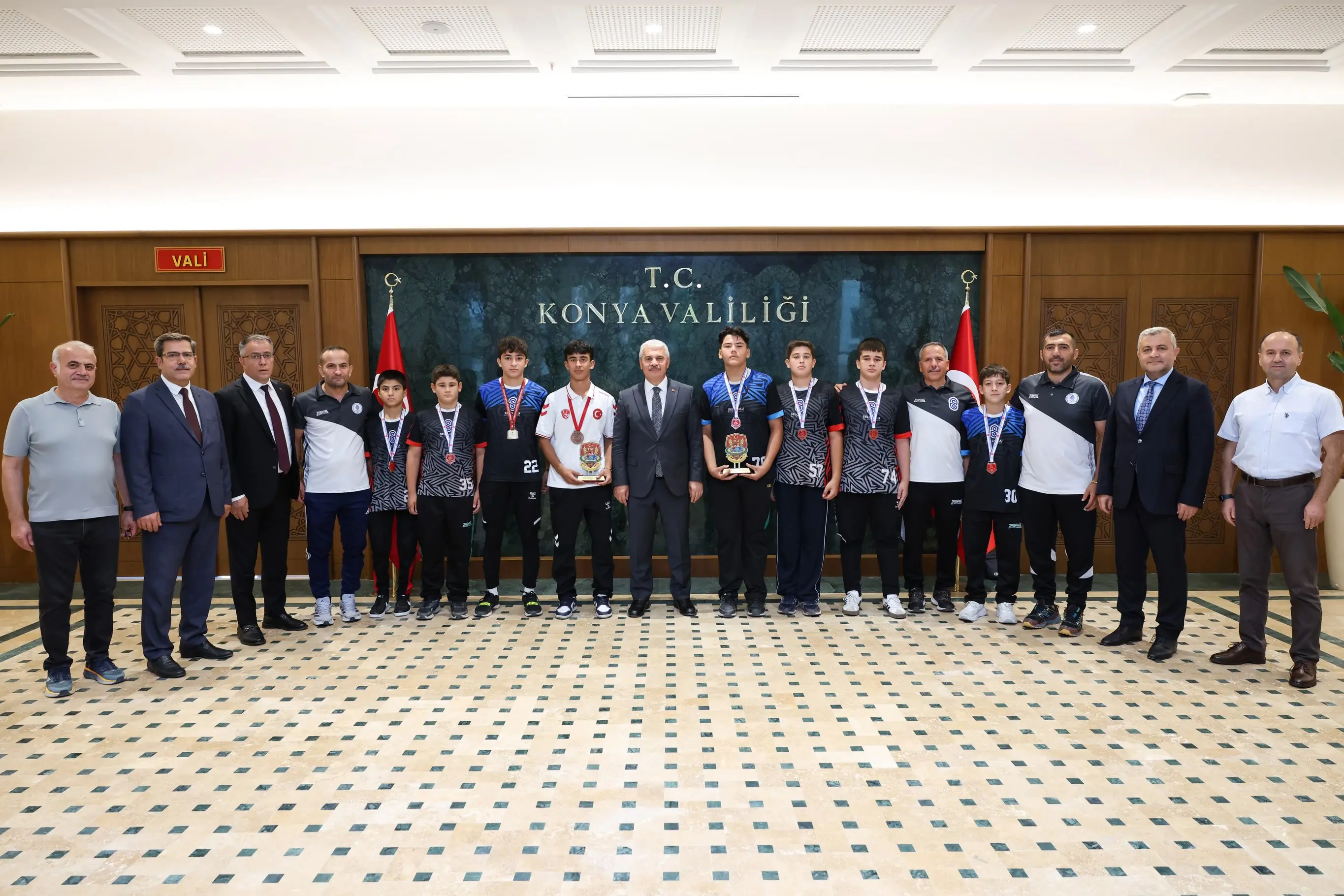 Selçuklu Güreşçileri Vali Akın'ı Ziyaret Etti