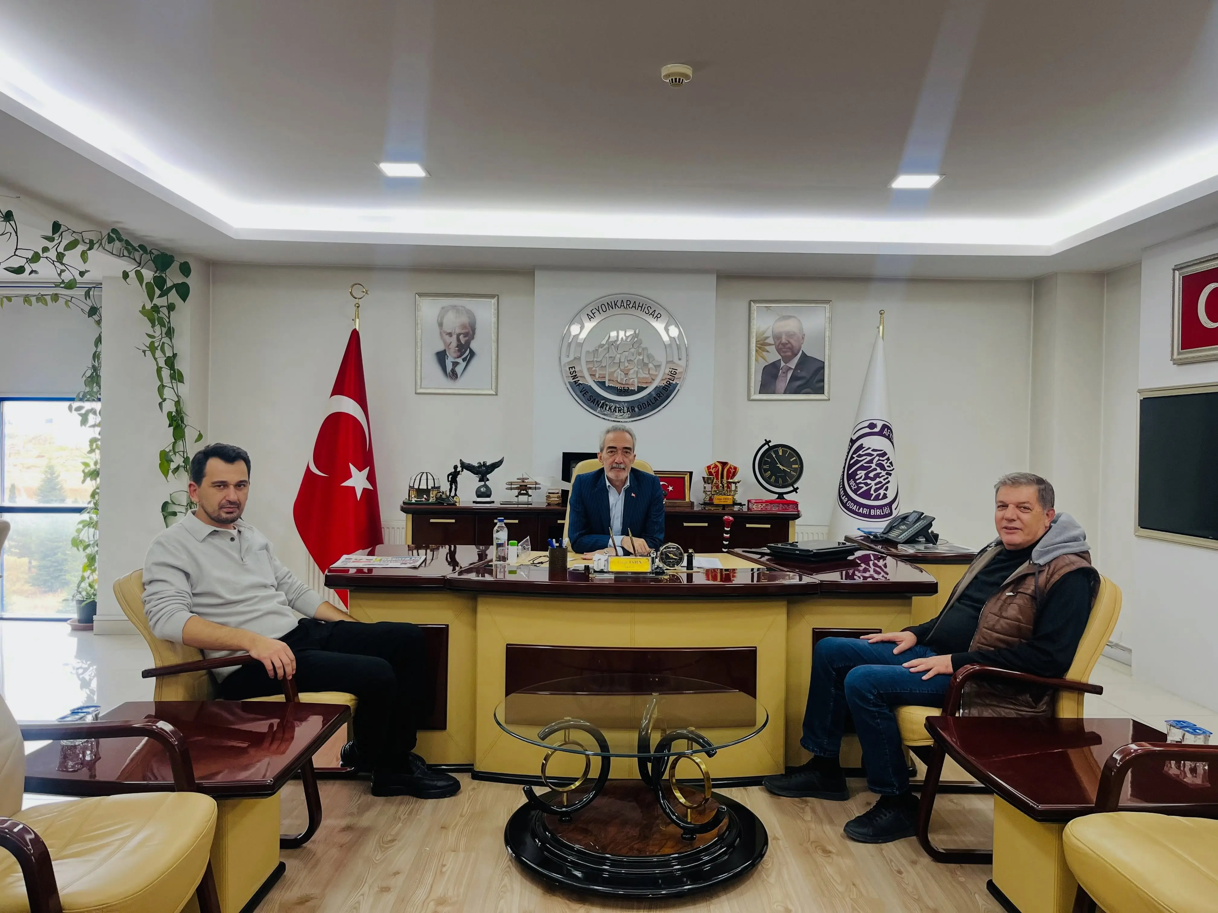 Gazeteci ve İş İnsanı, Başkan Üstün'ü Ziyaret Etti