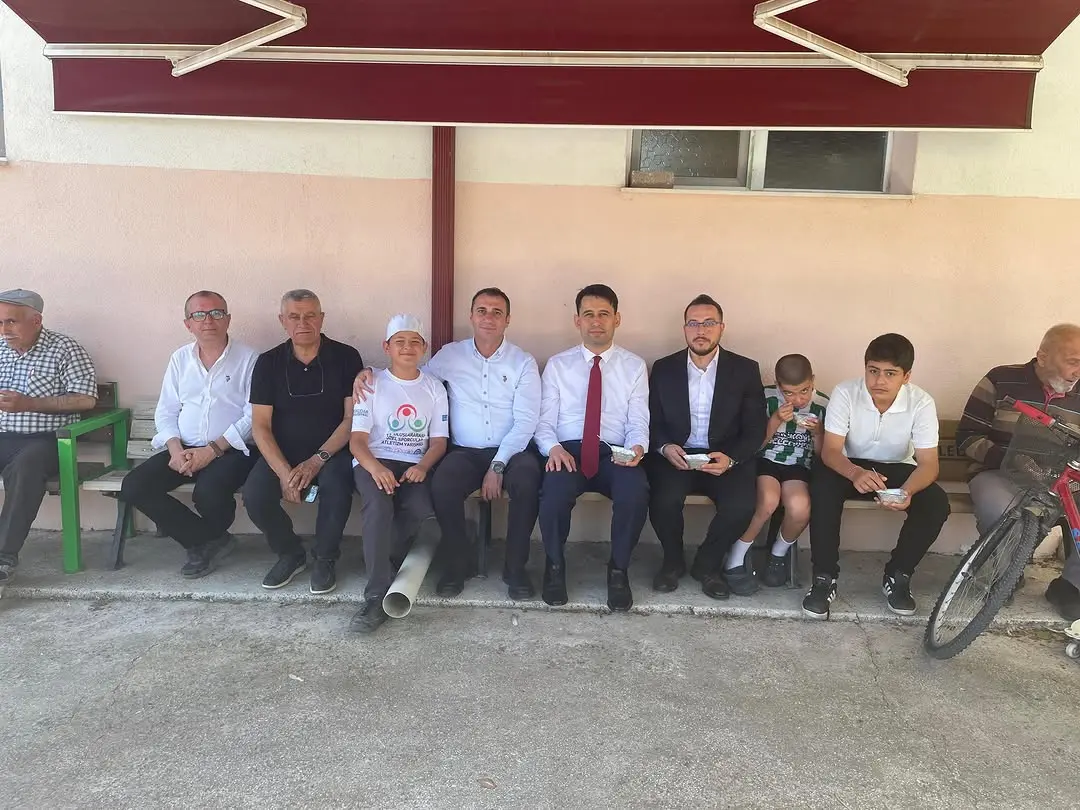 Kaymakam ve Başkan Aşure İkramında Bir Araya Geldi
