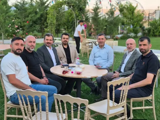 Dr. Hasan Arslan, yeni emlak firmasını ziyaret etti
