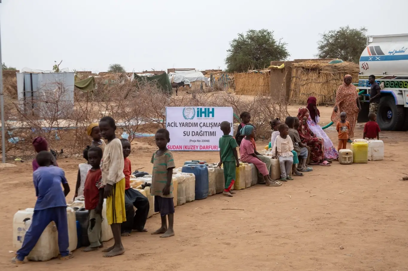 Sudan'da Temiz Su Dağıtımları Devam Ediyor