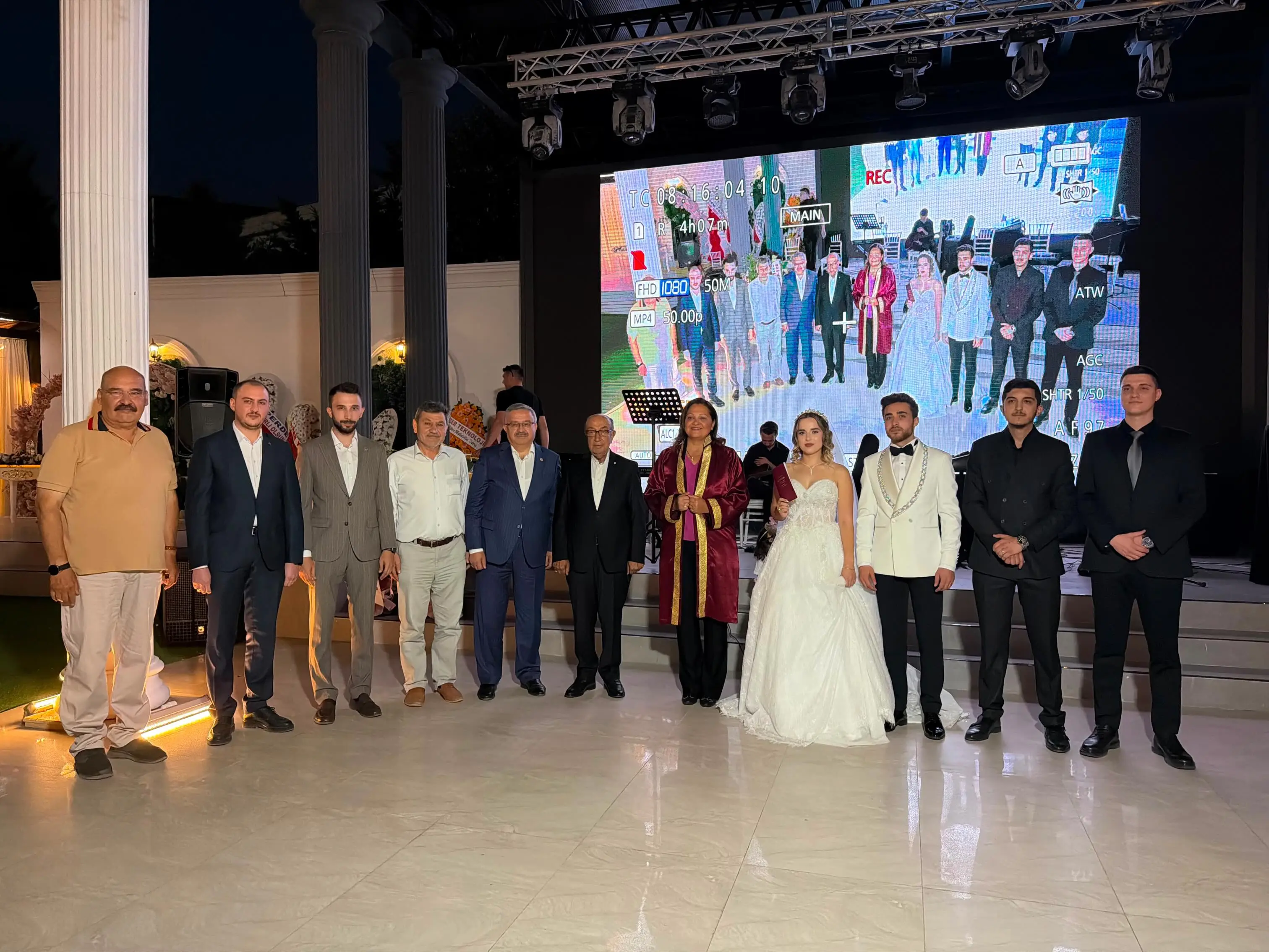 Genç Çiftin Düğününe Katılım