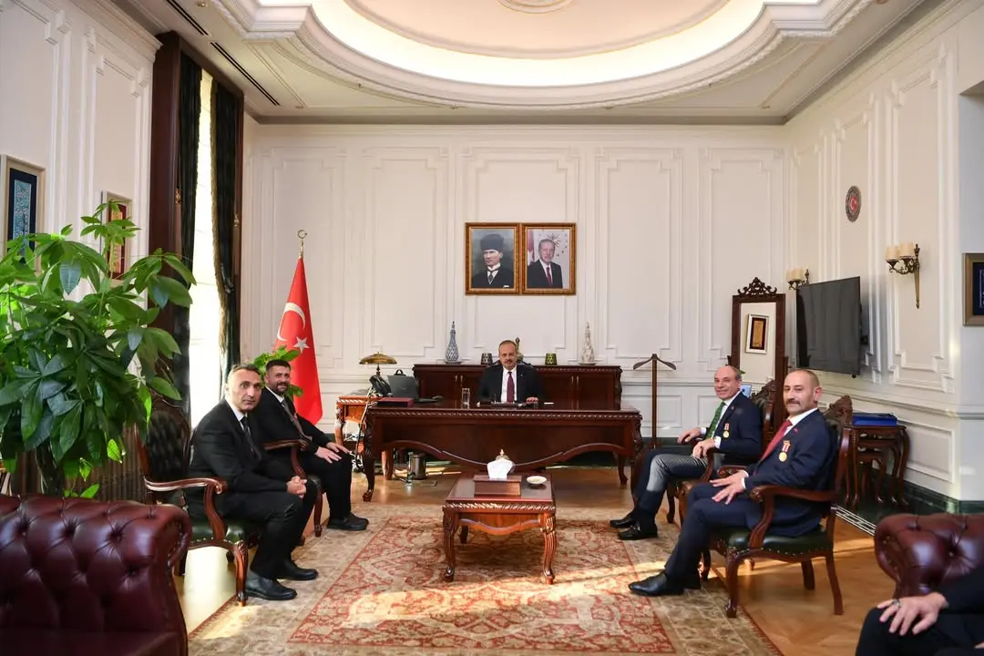 Vali Canbolat, Dernek Heyetini Kabul Etti