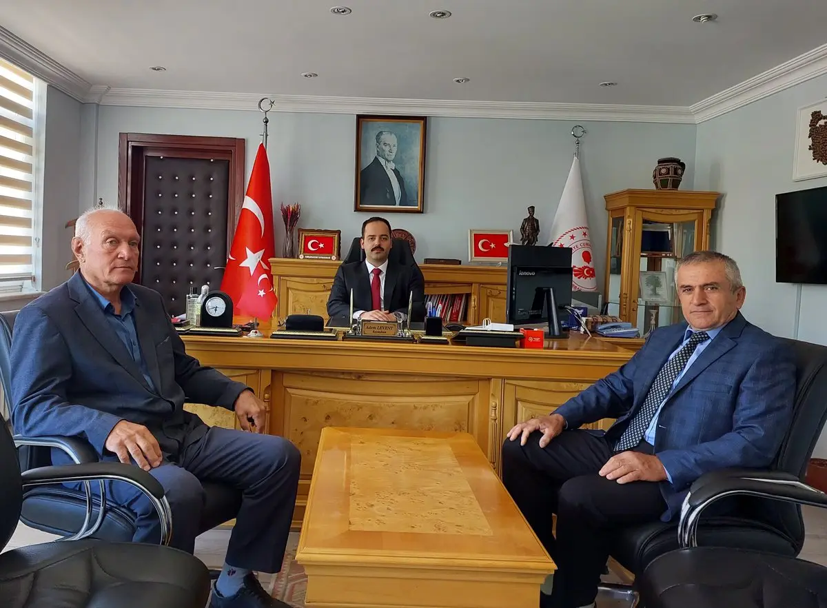 Kaymakam Adem Levent, Nüfus Müdürü ile görüştü