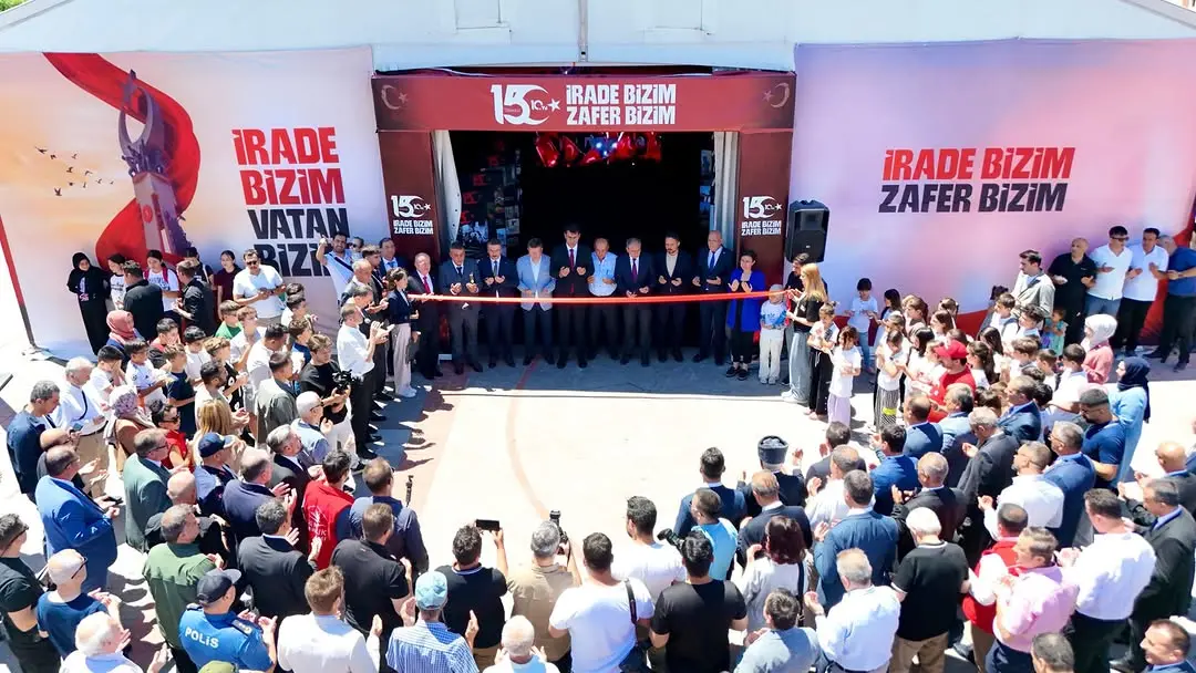 Rektör Demir, 15 Temmuz Anma Çadırı'na katıldı