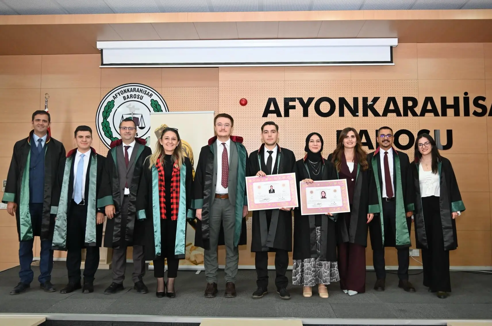 Yeni avukatlar ruhsatlarını yeminle aldı