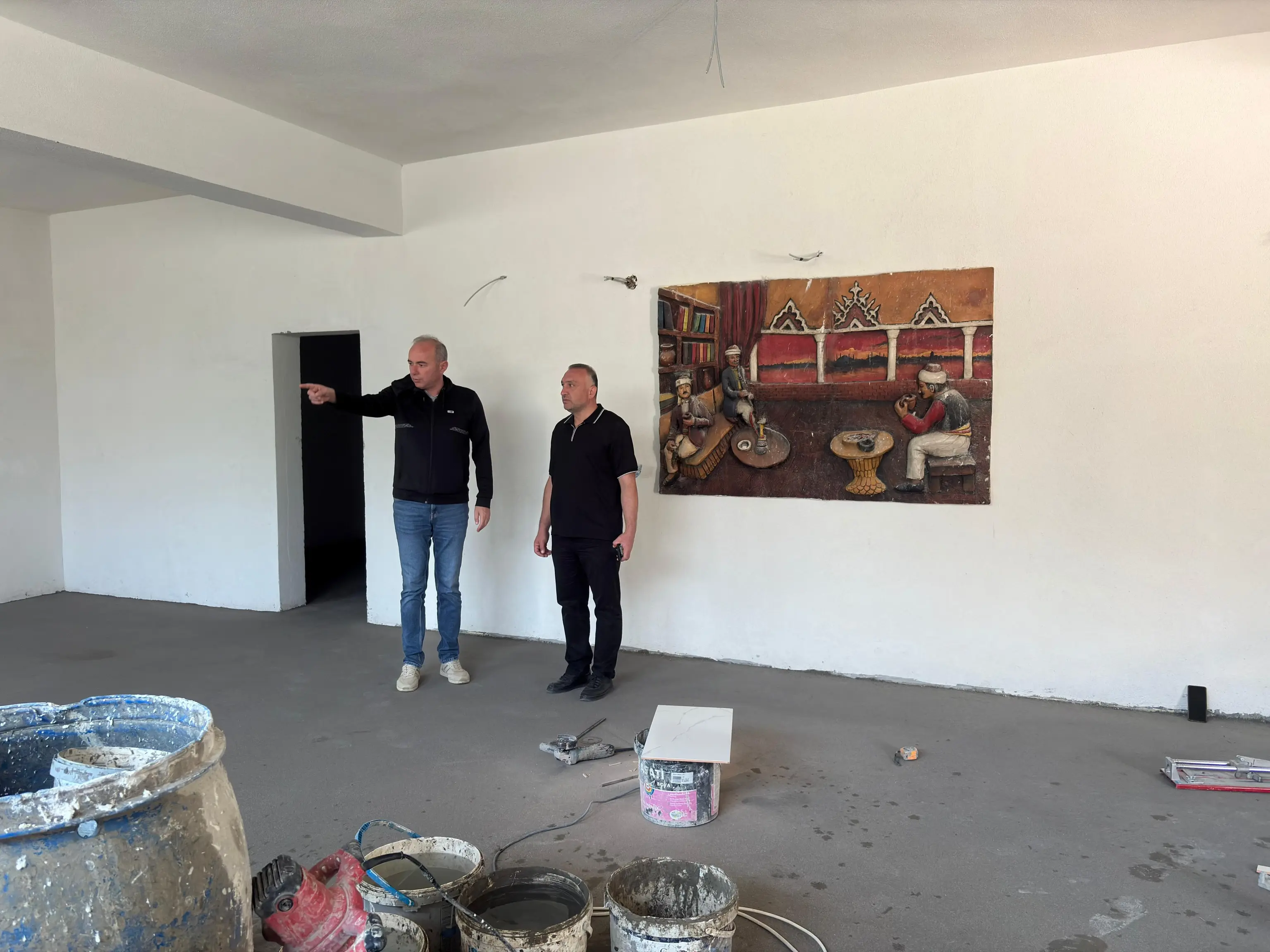 Çay'da hamam ve iş yeri inşaatı sürüyor