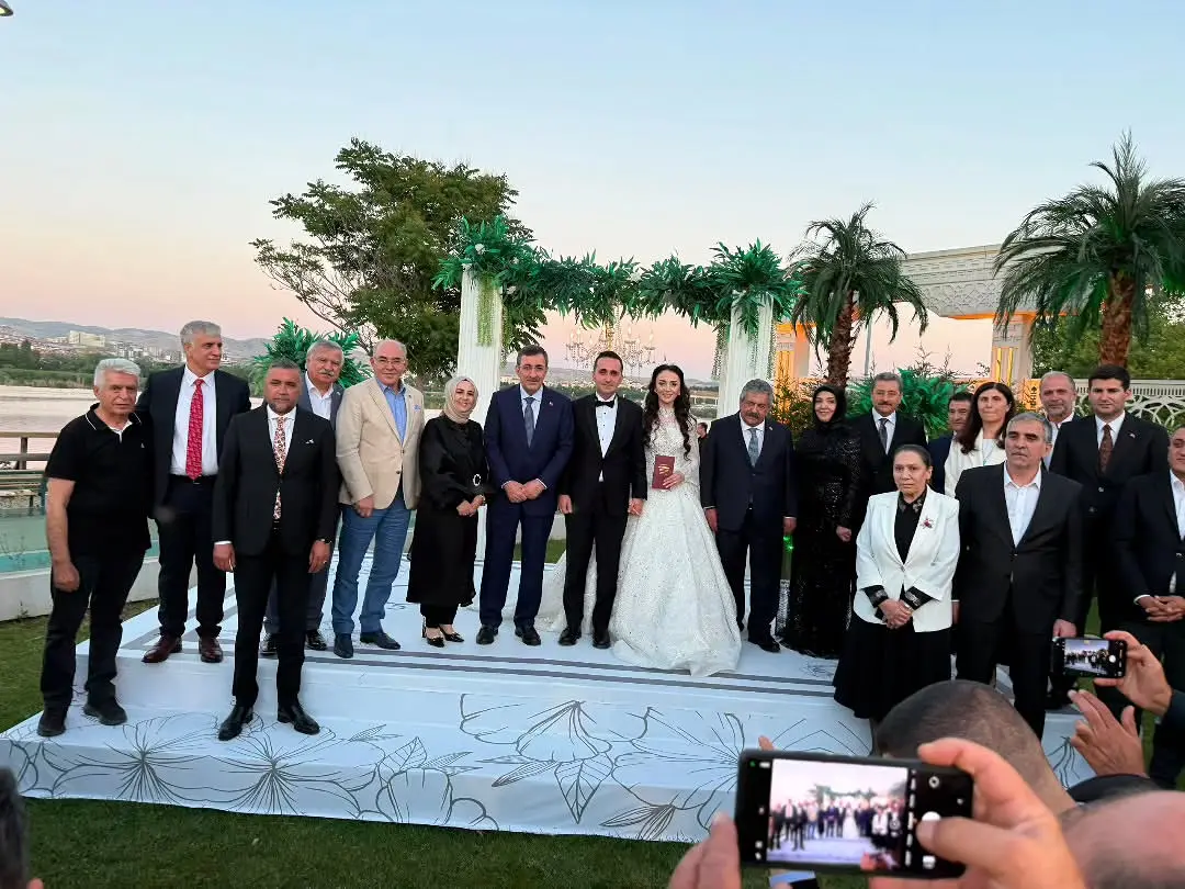 Nikah merasimine katılım gösterildi