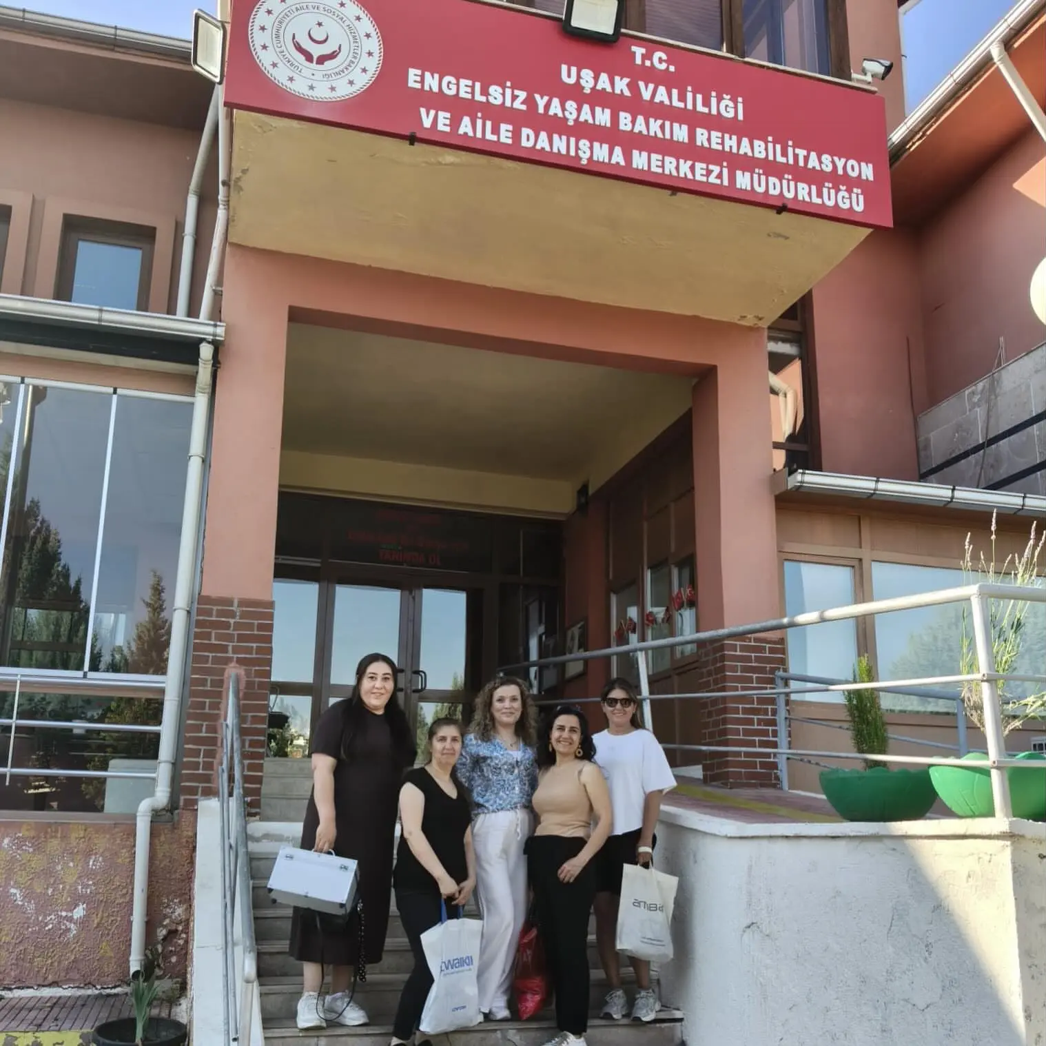 Engelsiz yaşam merkezindeki saç kesimleri kutlandı