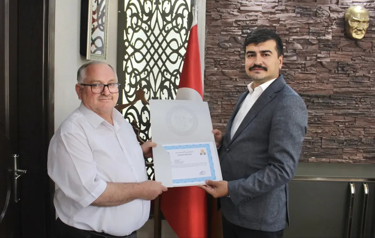 Kaymakam, personeline başarı belgeleri verdi