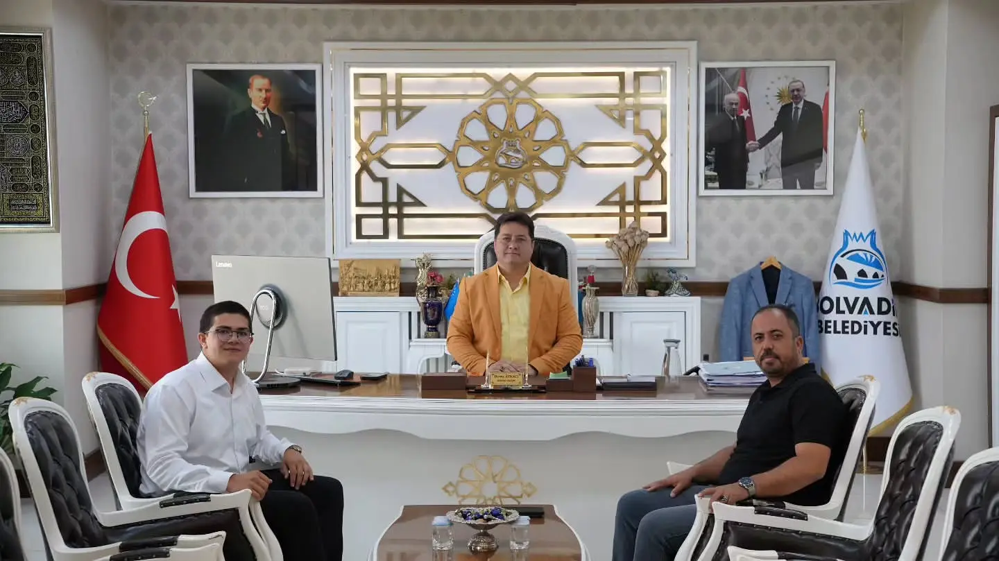 Başkan Aynacı, Abdilkerim Çetinova'yı ödüllendirdi