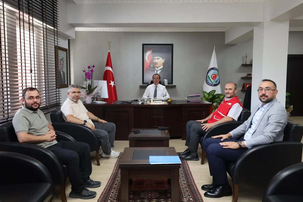 Türk Kızılay Başkanı Dinar Kaymakamı'nı Ziyaret Etti
