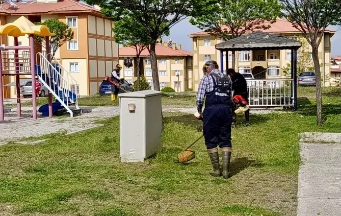 Pınarbaşı'nda park ve bahçe çalışmaları sürüyor