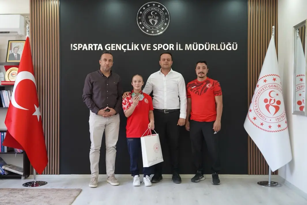 Asel Şenel, Dünya Halter Şampiyonası'nda başarı elde etti