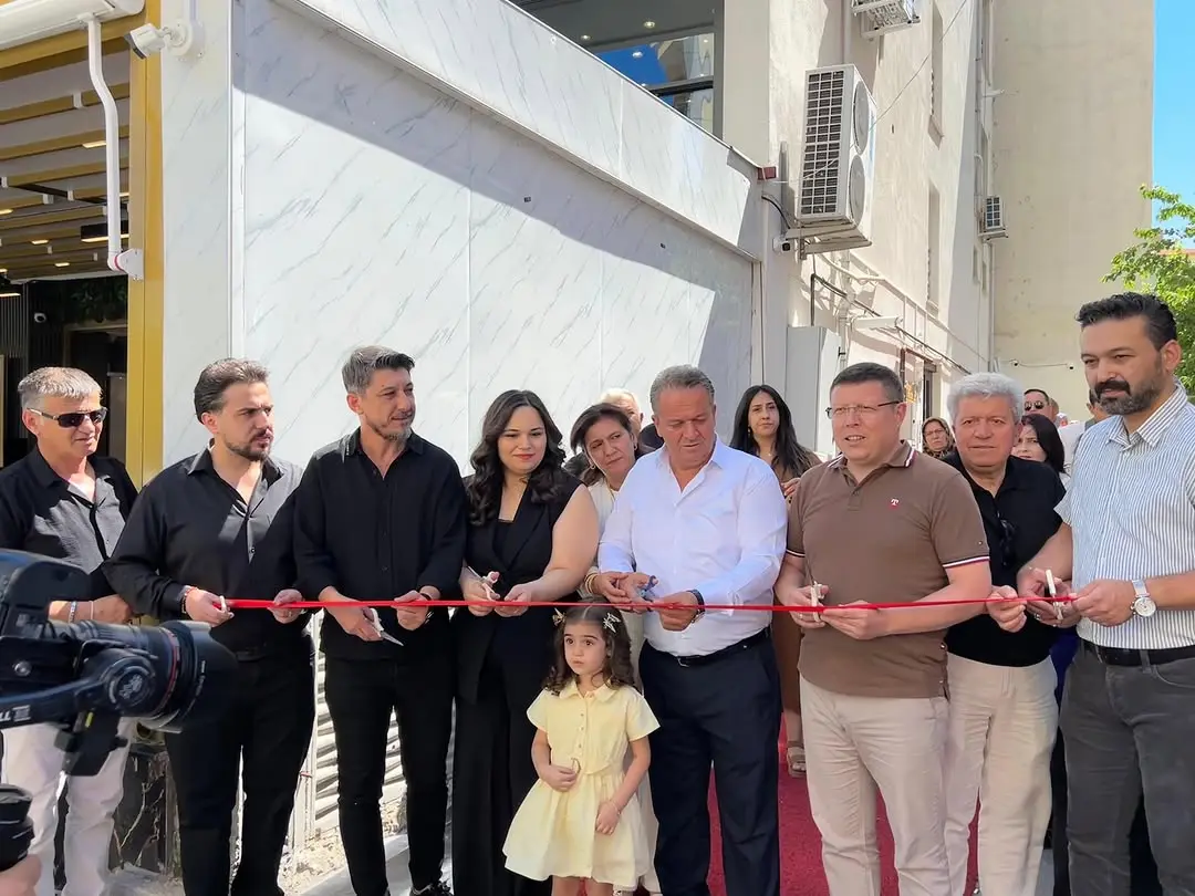 Yeni açılan salon için hayırlı dilekler