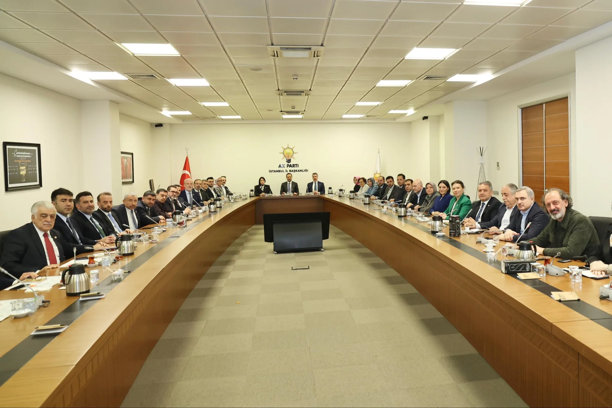 AK Parti İstanbul'da Milletvekilleri Toplantısı Gerçekleştirdi