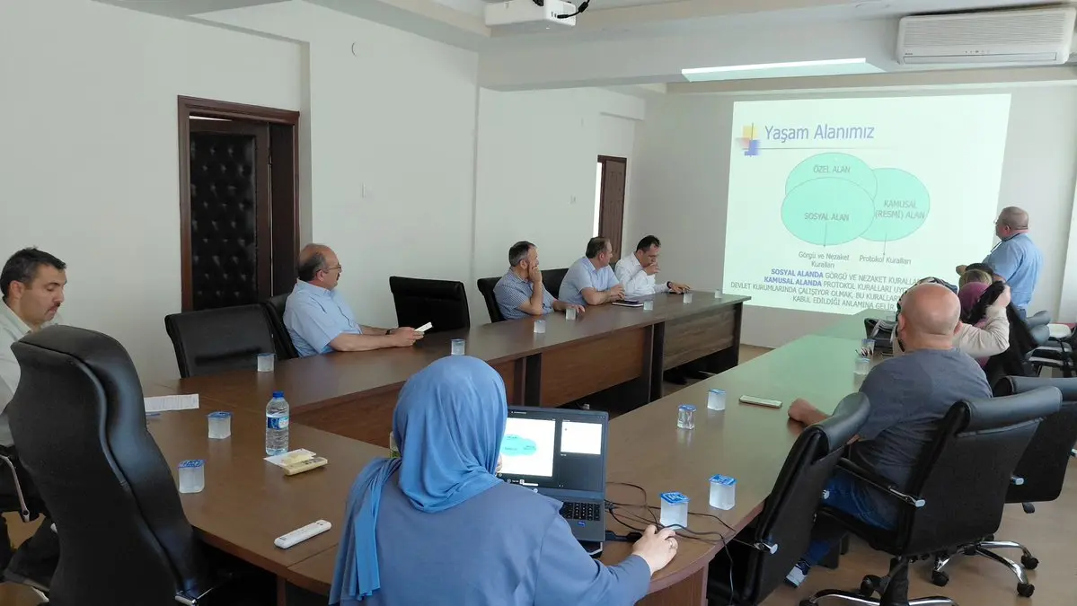 Karahallı'da Protokol ve Etik Eğitimi Gerçekleştirildi