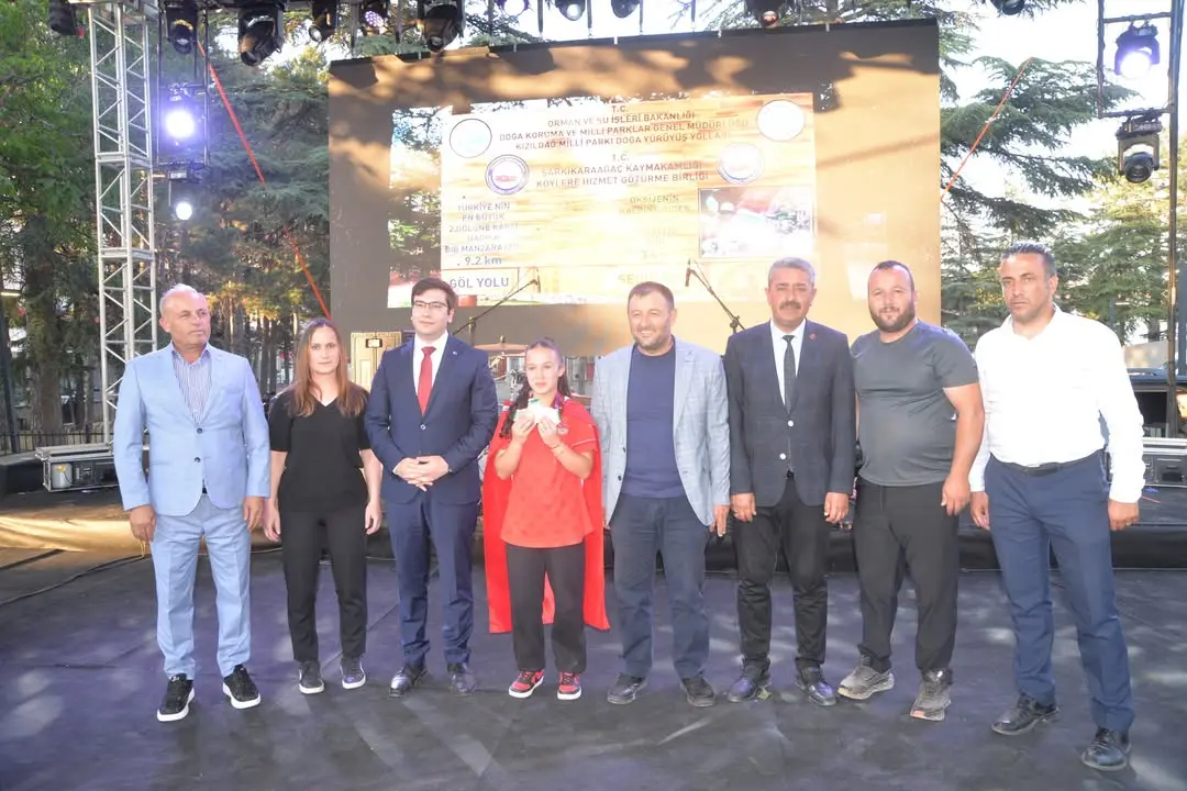 Asel Şenel'e Şarkikaraağaç'ta Ödül Töreni