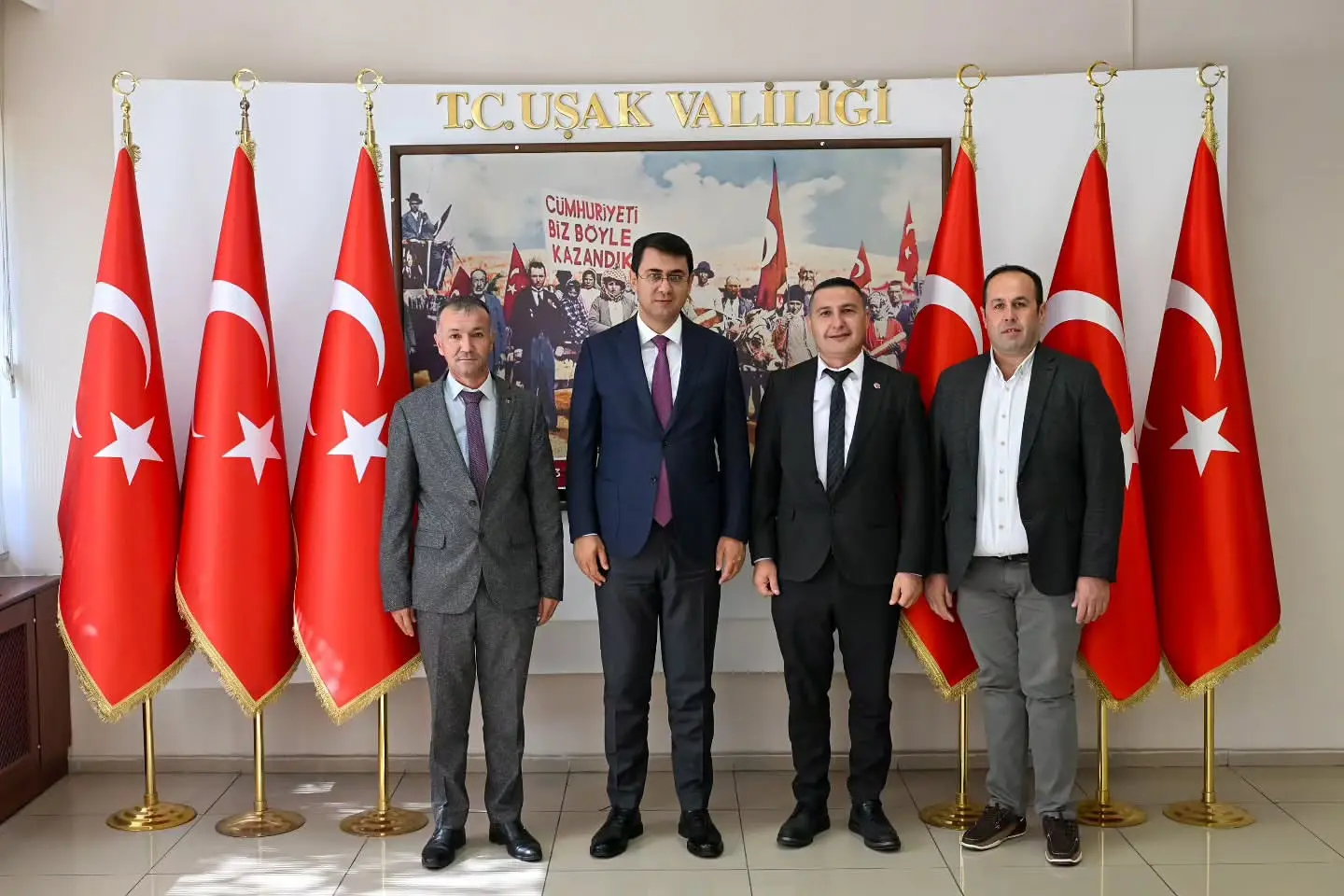 Uşak Valisi, esnaf odası başkanını ağırladı