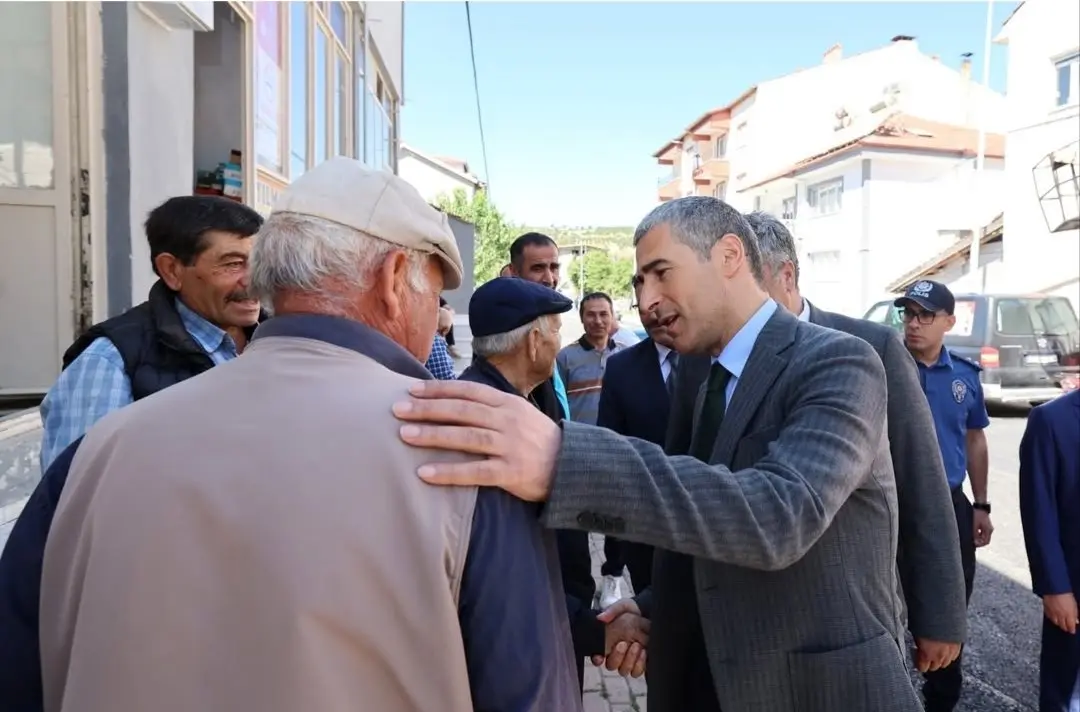Vali Aktas, Hocalar'da esnafla bir araya geldi