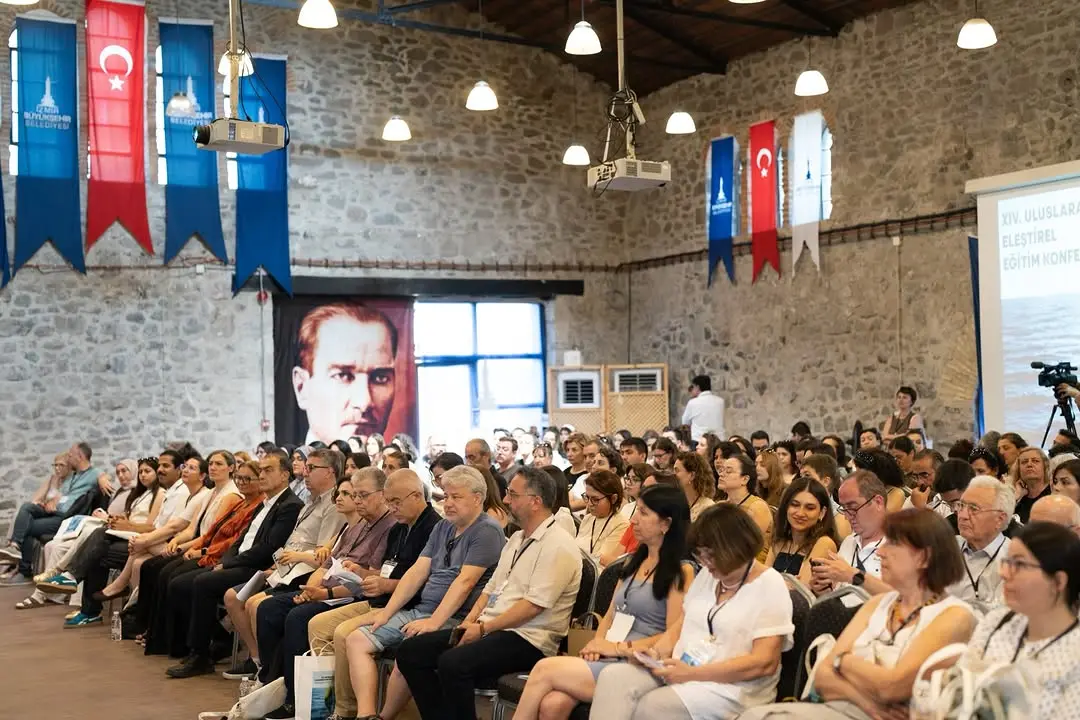 Uluslararası Eleştirel Eğitim Konferansı İzmir'de başladı
