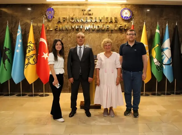 Emekli Başpolis'in Düğününe Katılım
