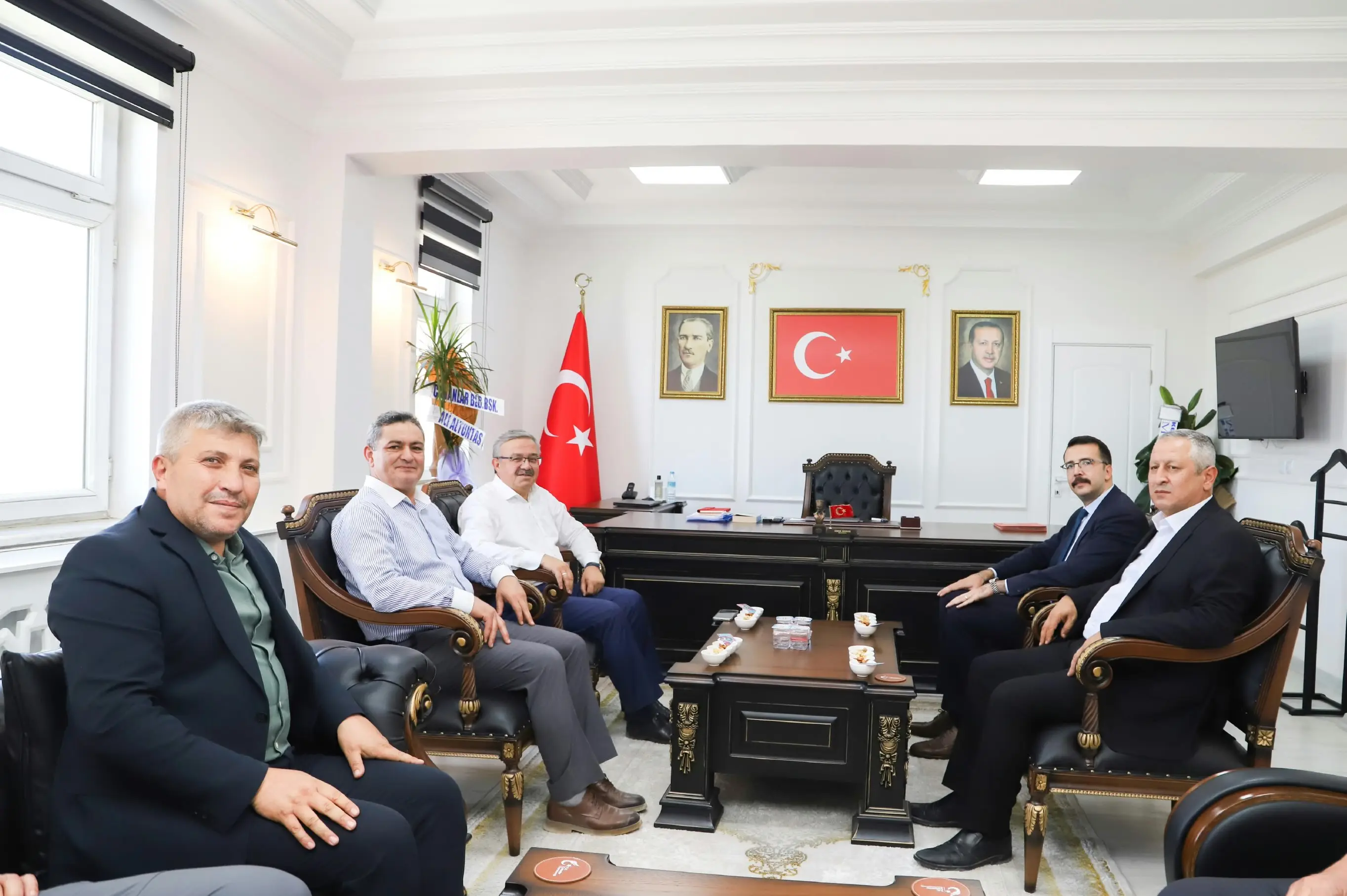 Çobanlar Kaymakamı Ömer Nergiz'e ziyaret