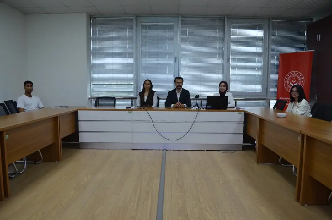 Devlet, Gençlere İş Hayatında Destek Oluyor