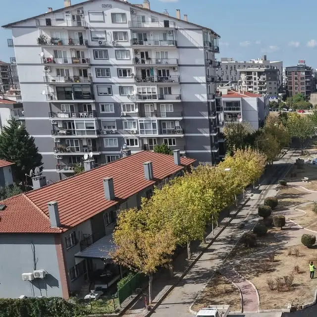 Asfalt serim çalışmaları Ataşehir ve Harmandalı'nda sürüyor