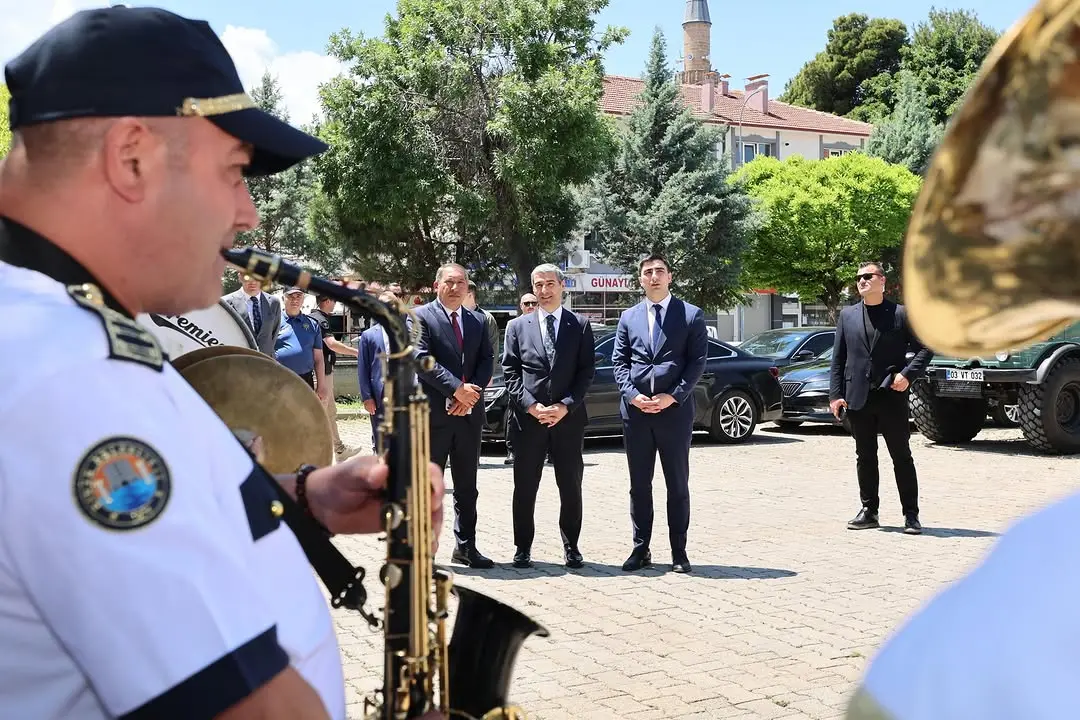 Vali Aktaş, Dinar Belediyesi'ni ziyaret etti