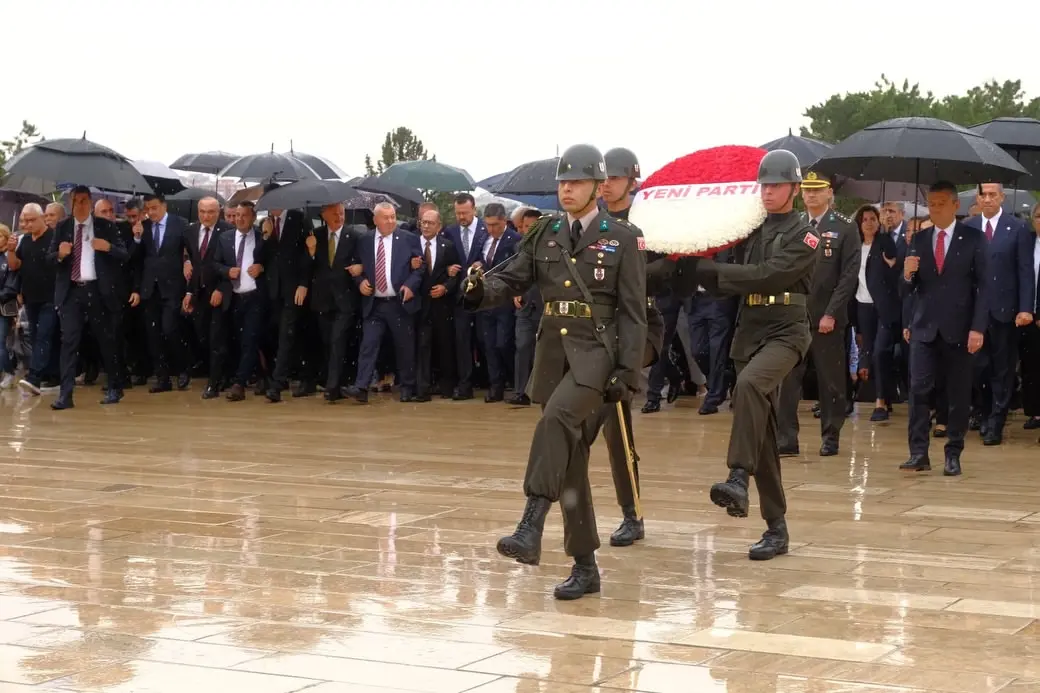 YENİ Parti Anıtkabir'i Ziyaret Etti