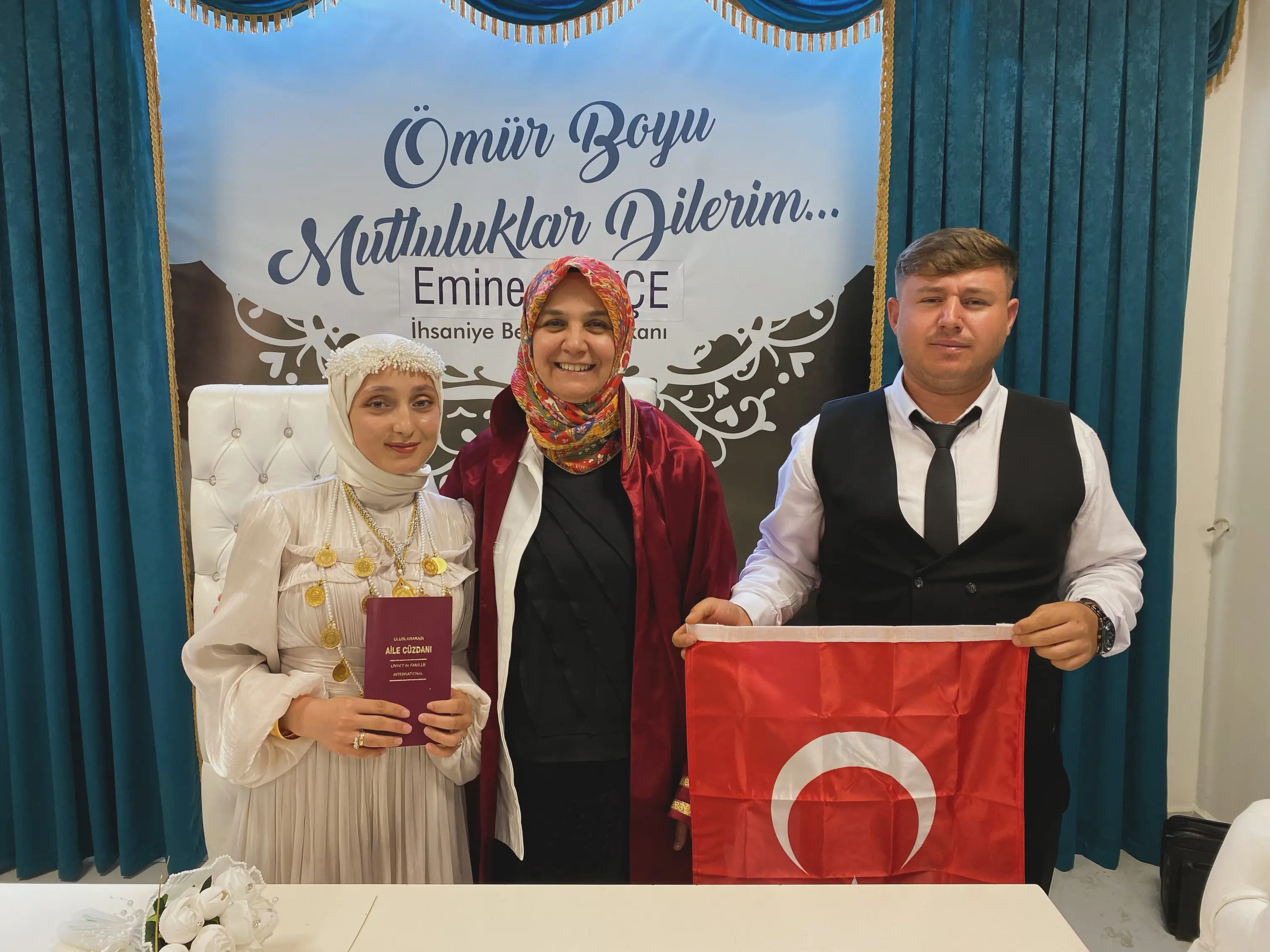 İhsaniye Belediyesi, genç çiftin nikahını kıydı