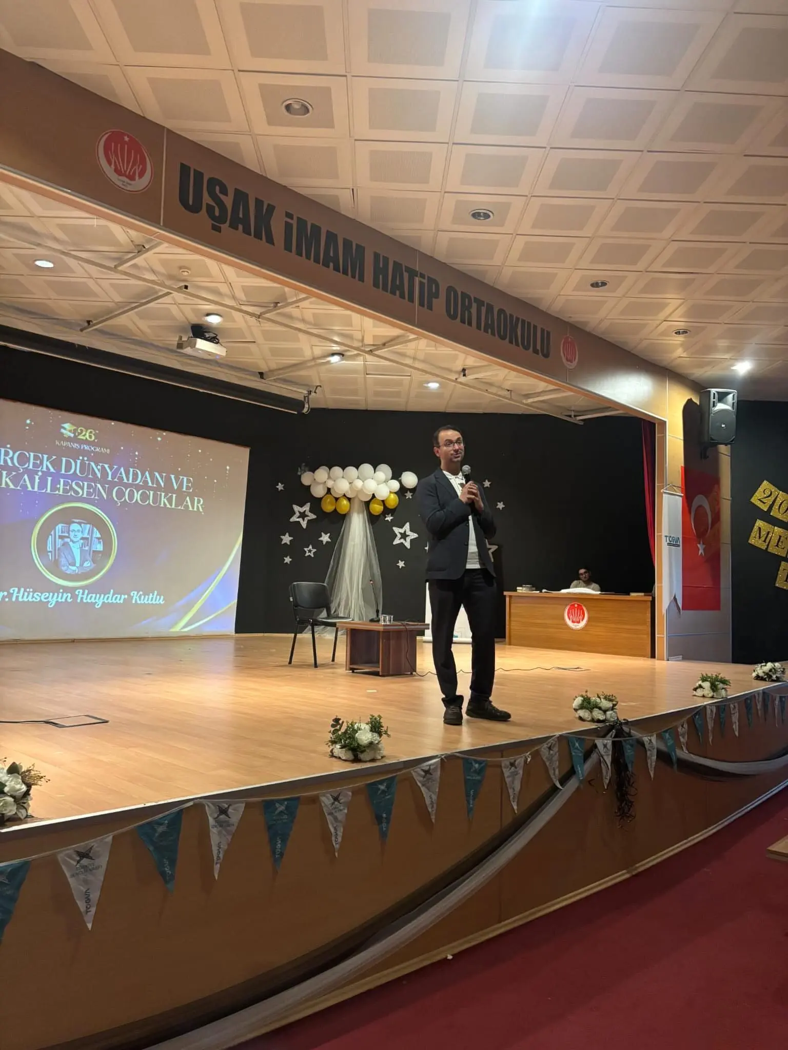 Uşak'ta öğrencilere dijital çağ semineri verildi