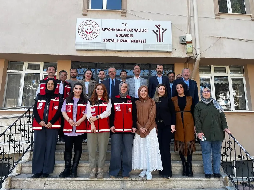 İl Müdürümüz Sayın Bilal Erdoğan, Bolvadin Sosyal Hizmet Merkezi’ni ziyaret ederek Kuruluş Müdürü Nusret...