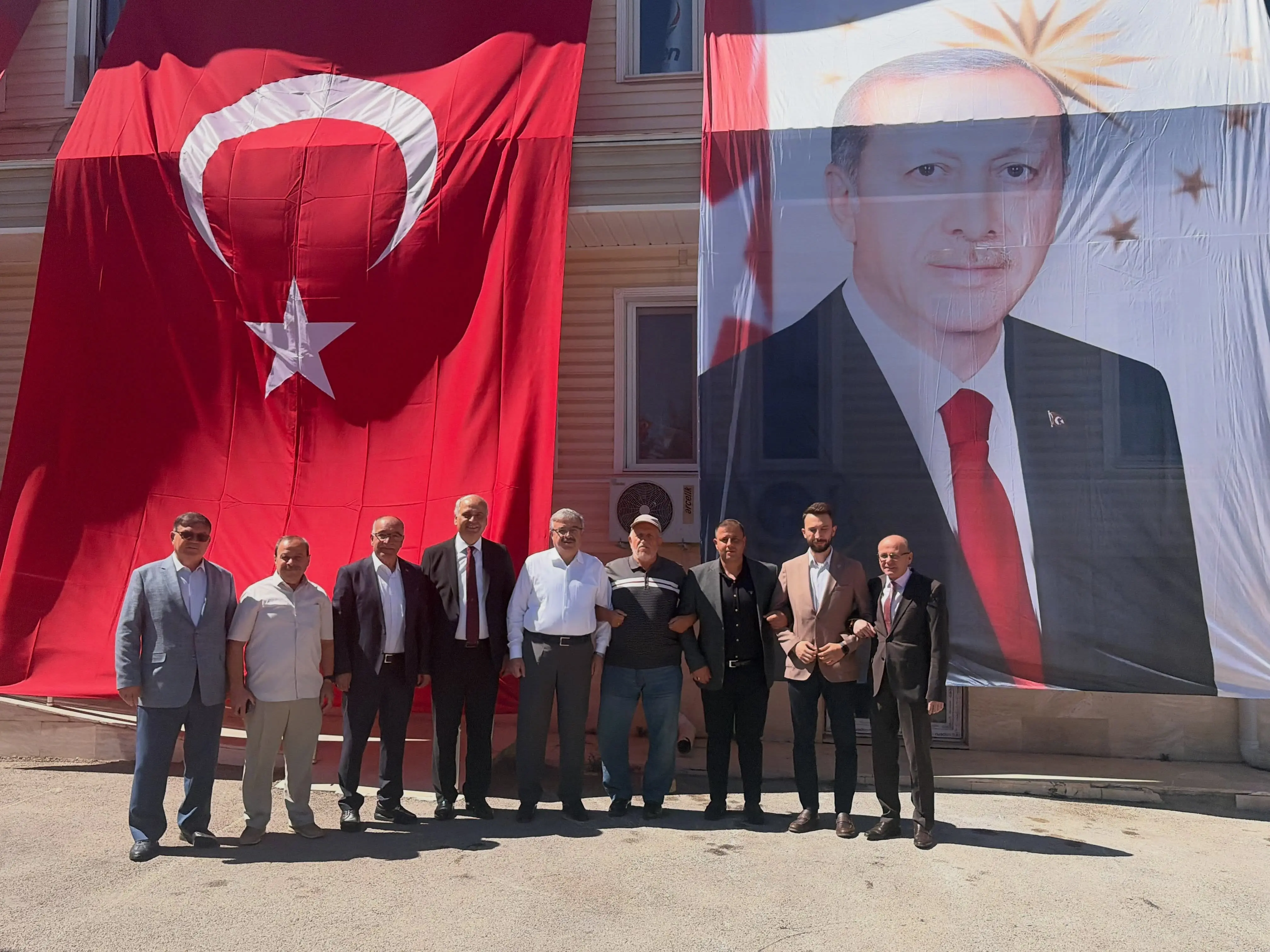 Erkmen Beldesi'nde Yerel Yönetim Toplantısı Yapıldı
