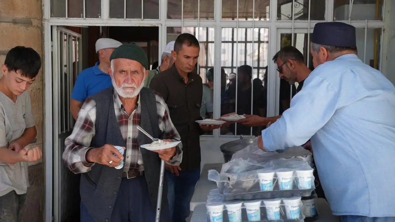 Bolvadin'de Cuma Namazı Sonrası Pilav İkramı