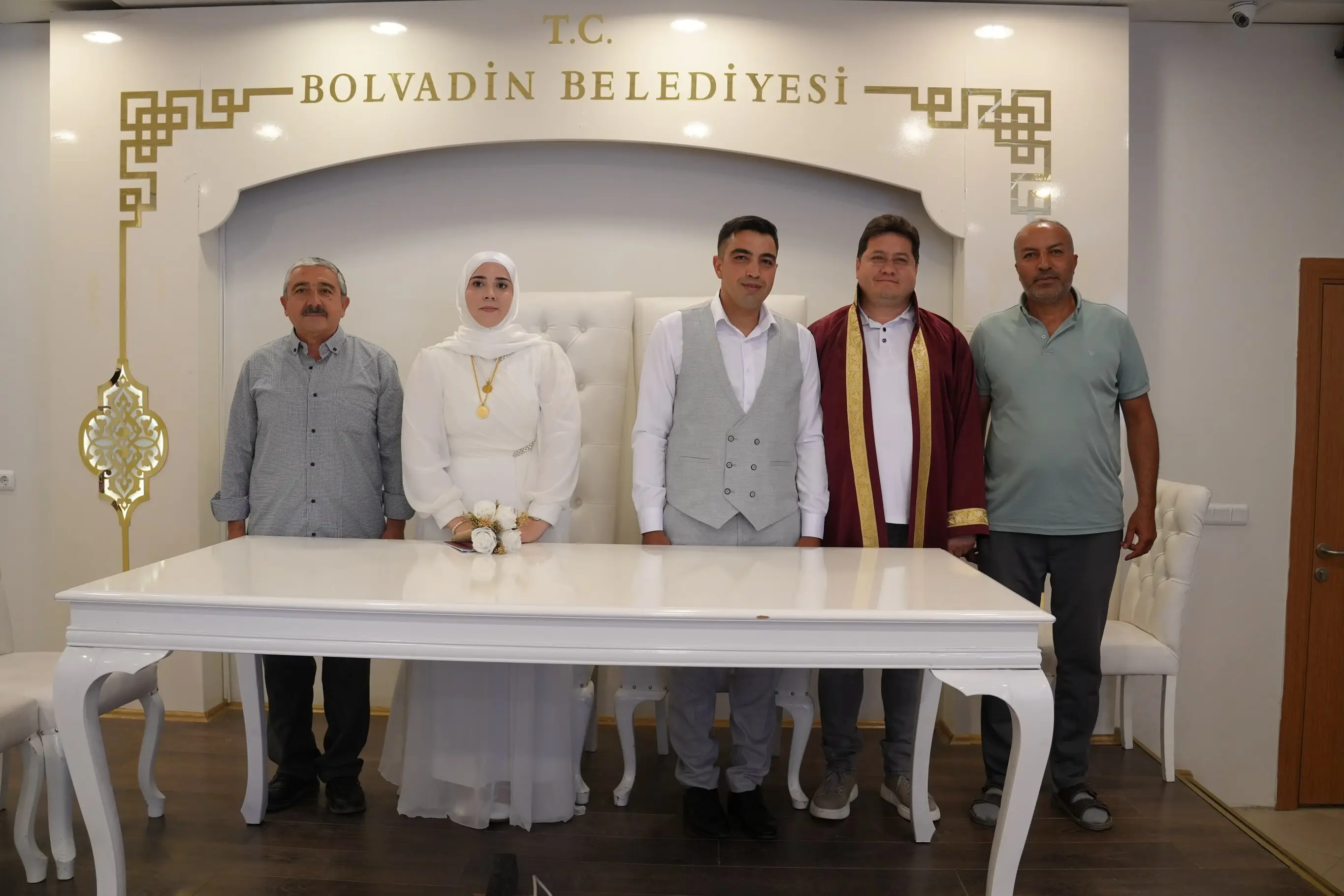 Başkan AYNACI, yeni bir çifti evlendirdi