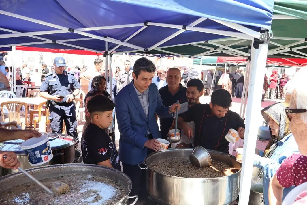 Tefenni'de Aşure Dağıtımı Etkinliği