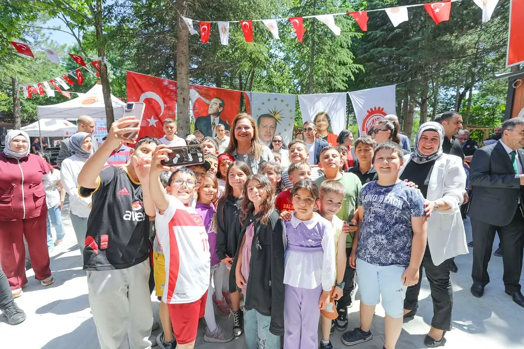 Nuri Demirayak Parkı Kafeteryası Açıldı